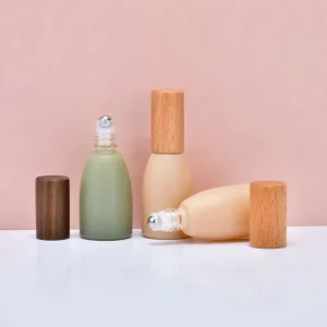 New Design 12ml Colored Glass Spray Bottle Glass Perfume Essential Oil Roll on Bottle with Beech Wood Lid